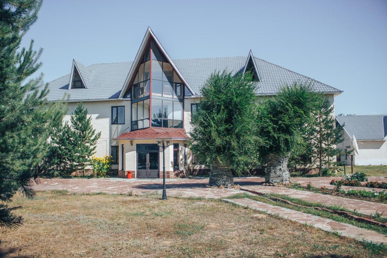 Sad Dolgoletiya Hotel Aqtöbe Buitenkant foto